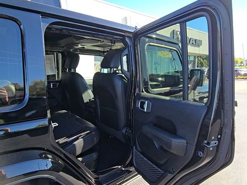 Used 2021 Jeep Wrangler Unlimited Sahara image 18