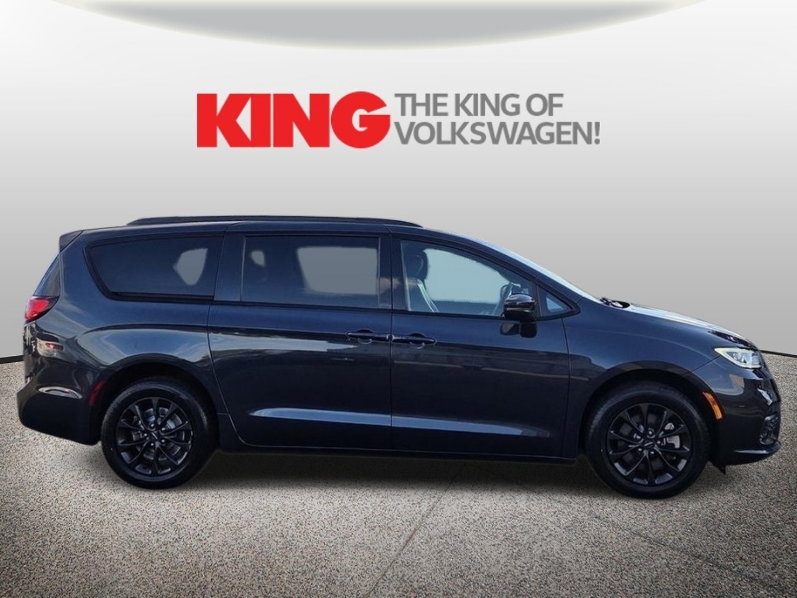 Used 2021 Chrysler Pacifica Touring-L w/ S Appearance Package AWD/4WD image 2