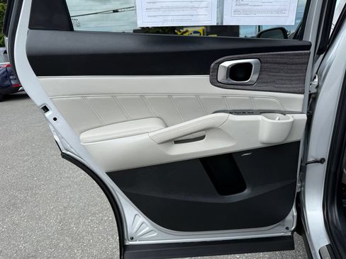 Certified 2022 Kia Sorento SX Prestige w/ Panoramic Sunroof Package AWD/4WD image 27