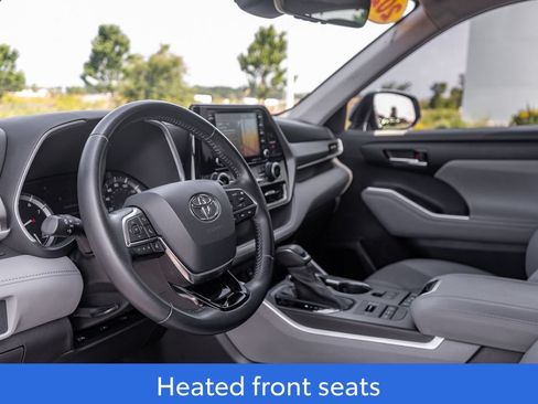 Used 2021 Toyota Highlander XLE AWD/4WD image 19