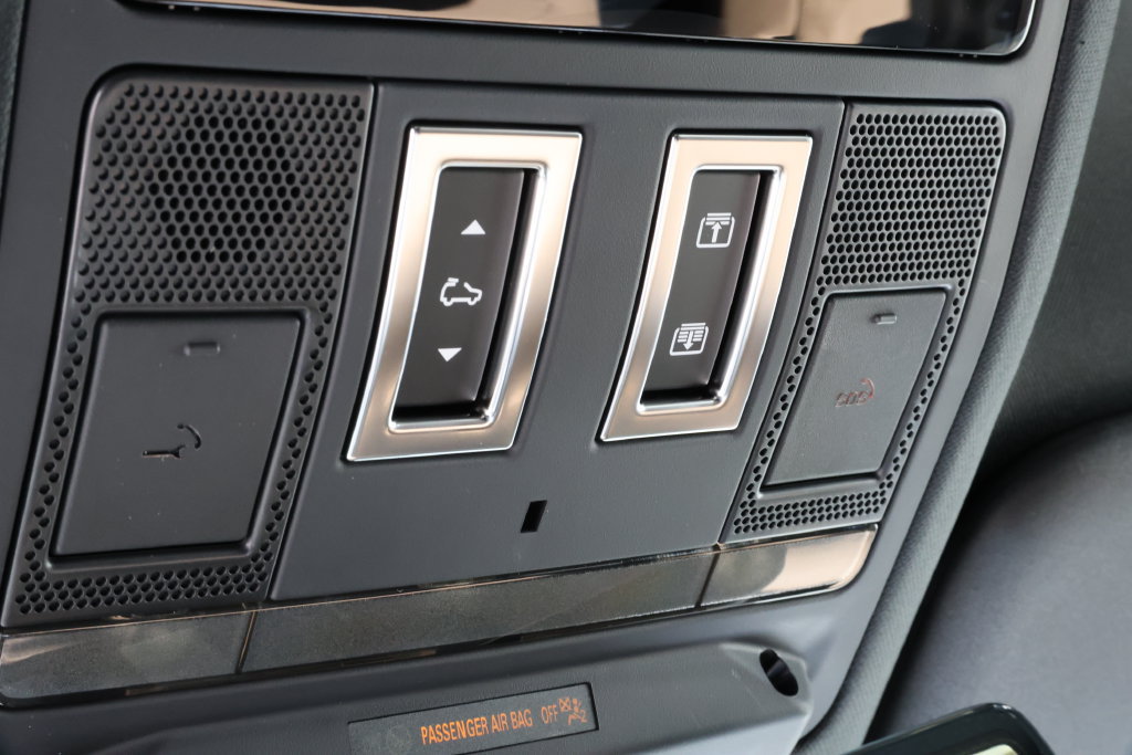 New 2026 Land Rover Defender 110 X-Dynamic SE AWD/4WD image 30