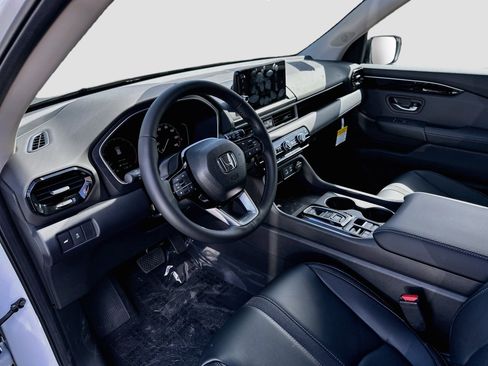 Used 2025 Honda Pilot EX-L image 9