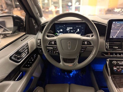 Used 2018 Lincoln Navigator Reserve w/ Technology Package AWD/4WD image 13