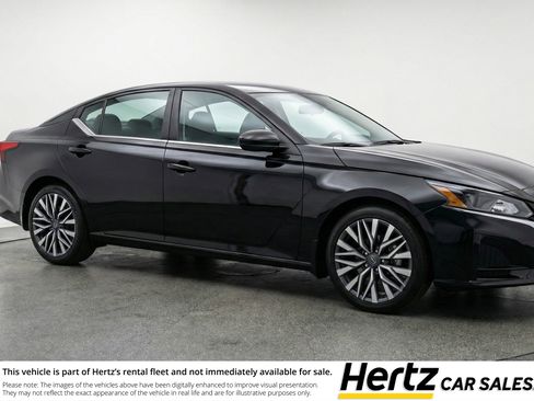 Used 2025 Nissan Altima 2.5 SV image 1