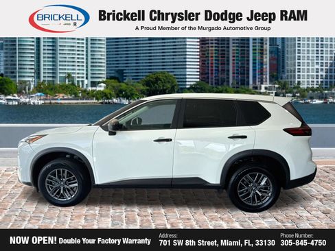 Used 2024 Nissan Rogue S AWD/4WD image 2