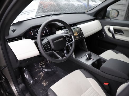 Certified 2025 Land Rover Discovery Sport Dynamic SE AWD/4WD image 17