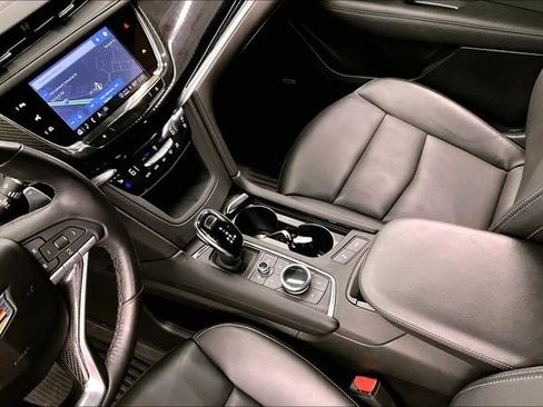 Used 2024 Cadillac XT6 Sport w/ Technology Package AWD/4WD image 17