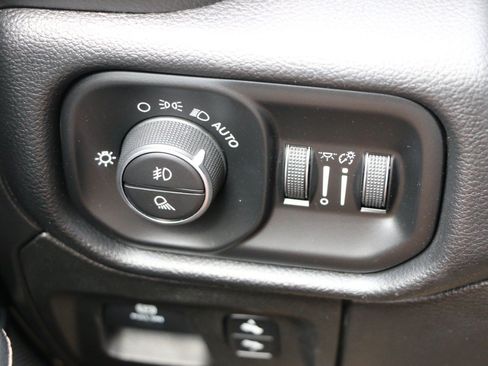 Used 2019 RAM 1500 Laramie AWD/4WD image 23