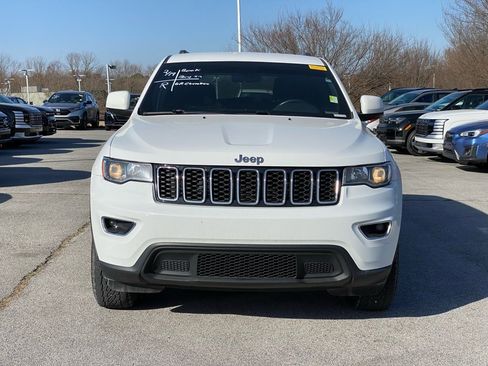 Used 2020 Jeep Grand Cherokee Laredo image 2