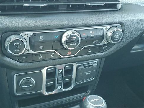 Used 2024 Jeep Gladiator Sport image 30