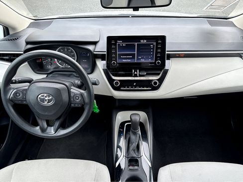 Used 2021 Toyota Corolla LE image 4