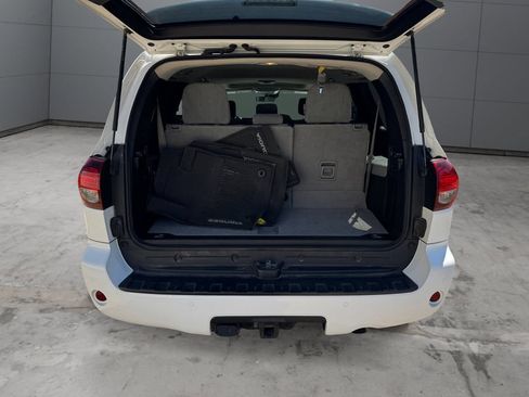 Used 2019 Toyota Sequoia SR5 AWD/4WD image 19