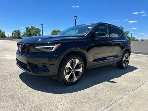 Certified 2026 Volvo XC40 B5 Plus AWD/4WD image 4