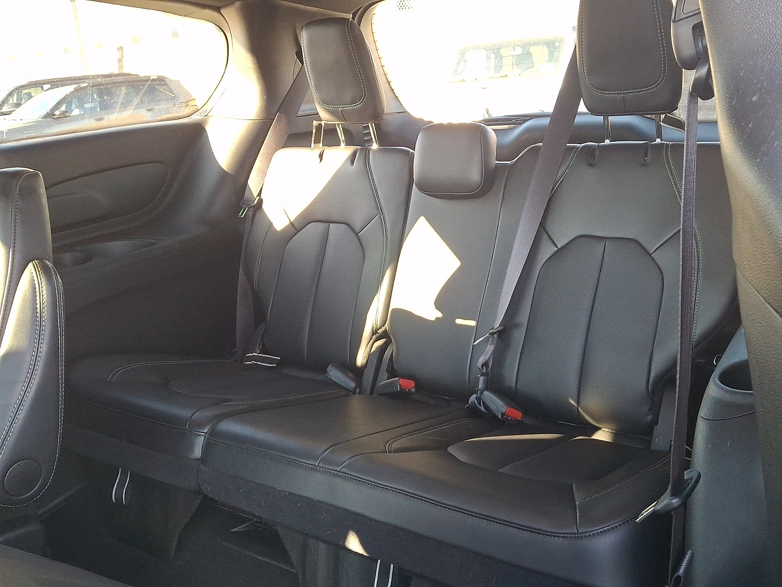 Used 2026 Chrysler Pacifica Select FWD image 11