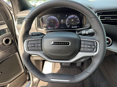 Used 2025 Jeep Wagoneer Series II AWD/4WD image 14