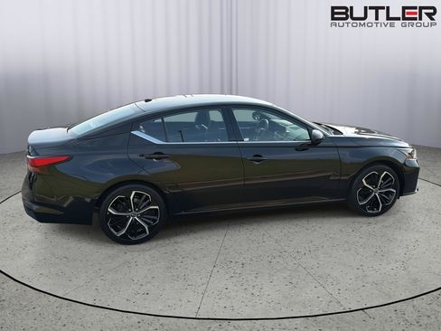 Used 2024 Nissan Altima 2.5 SR FWD image 7