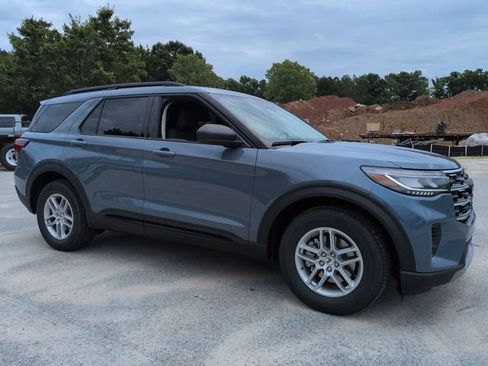 New 2026 Ford Explorer Active RWD image 2