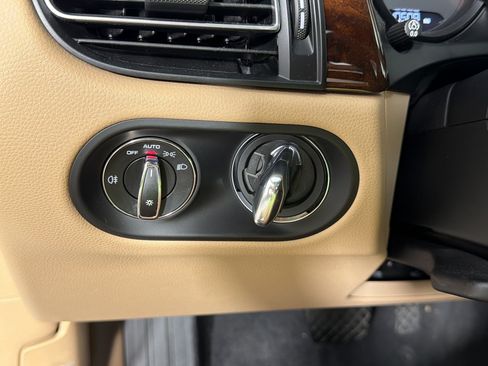 Certified 2024 Porsche Macan AWD/4WD image 19