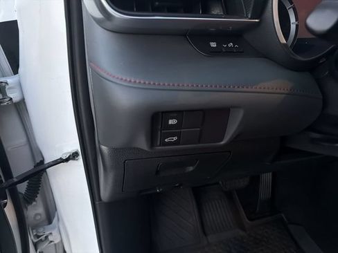 Used 2021 Toyota Highlander XSE FWD image 11