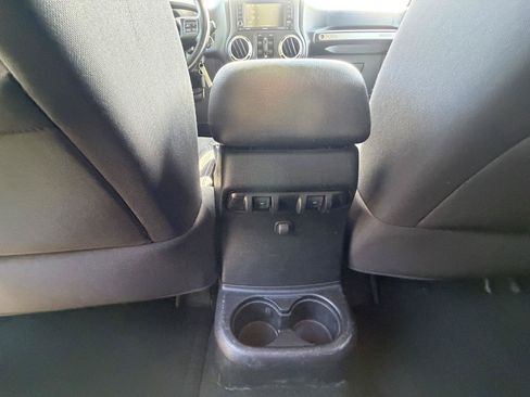 Used 2016 Jeep Wrangler Unlimited Rubicon AWD/4WD image 22