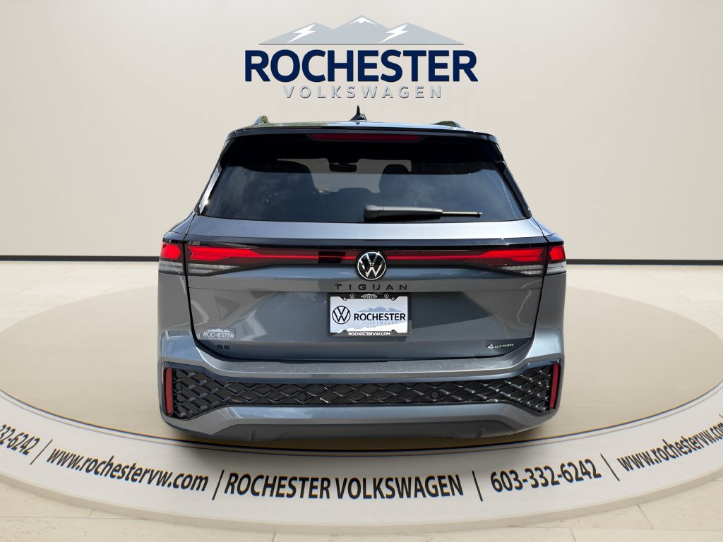 Used 2025 Volkswagen Tiguan SE R-Line AWD/4WD image 5