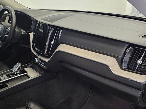 Certified 2022 Volvo XC60 B6 Inscription w/ Climate Package image 15