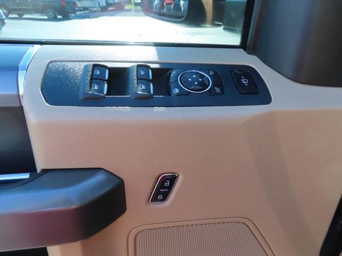 Used 2017 Ford F350 XLT w/ XLT Premium Package image 27