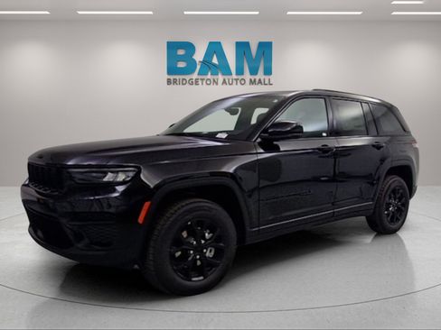 New 2025 Jeep Grand Cherokee Altitude image 3