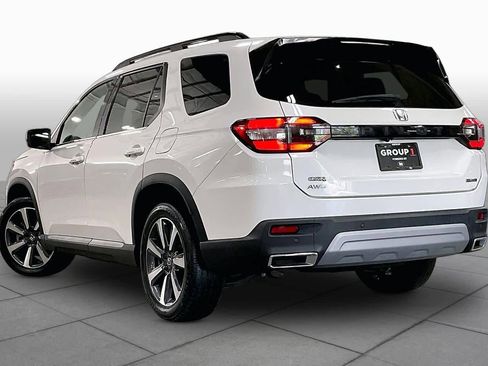 Used 2023 Honda Pilot Touring image 12
