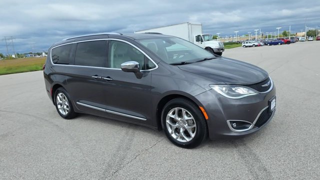 Used 2019 Chrysler Pacifica Limited w/ Advanced Safetytec Group FWD image 9