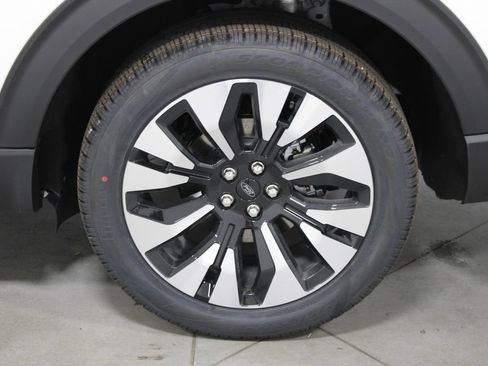 New 2026 Ford Explorer Platinum w/ LUX Leather Package image 17