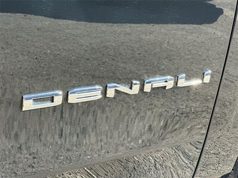 Used 2025 GMC Yukon XL Denali image 31