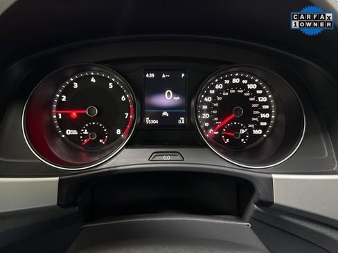 Used 2021 Volkswagen Atlas Cross Sport SE w/ Panoramic Sunroof Package image 16