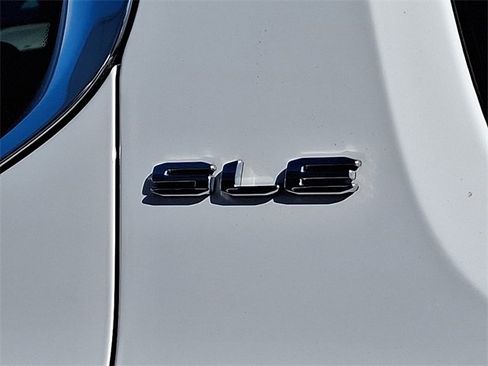 Used 2023 GMC Acadia SLE image 31