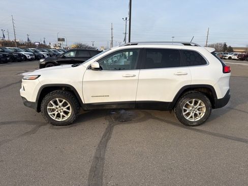 Used 2018 Jeep Cherokee Latitude w/ Cold Weather Group image 5