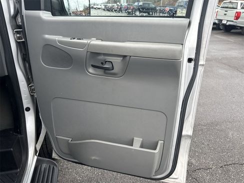 Used 2008 Ford E-350 and Econoline 350 XLT image 17