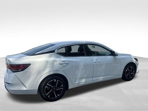 Used 2025 Nissan Sentra SV FWD image 9