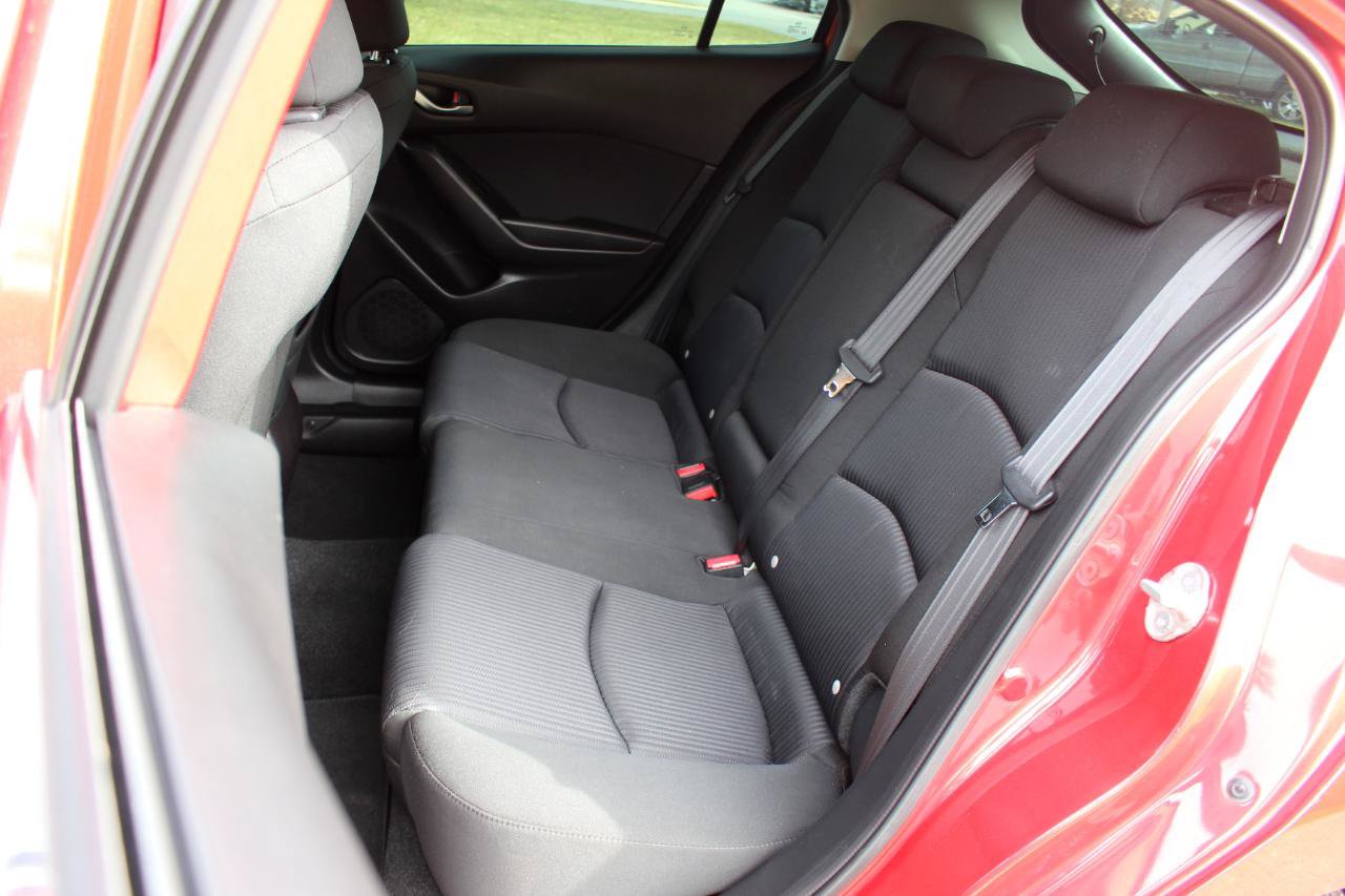 Used 2016 MAZDA MAZDA3 i Touring FWD image 32