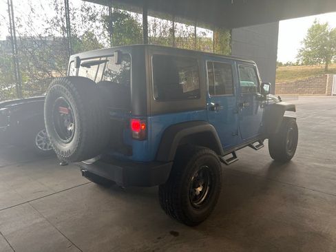 Used 2016 Jeep Wrangler Unlimited Rubicon w/ Connectivity Group AWD/4WD image 3