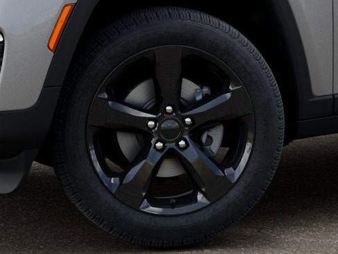 New 2025 Jeep Grand Cherokee Limited w/ Black Appearance Package image 4