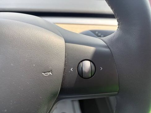 Used 2023 Tesla Model Y Long Range AWD/4WD image 21