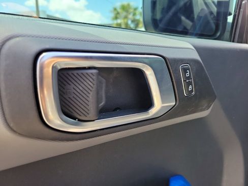 Used 2023 Ford Bronco Black Diamond AWD/4WD image 16