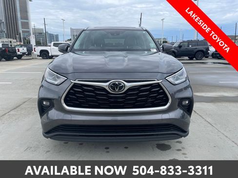 Used 2023 Toyota Highlander Limited FWD image 8