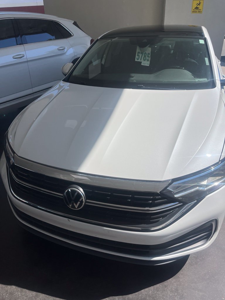 Used 2022 Volkswagen Jetta SE w/ Panoramic Sunroof Package FWD image 2