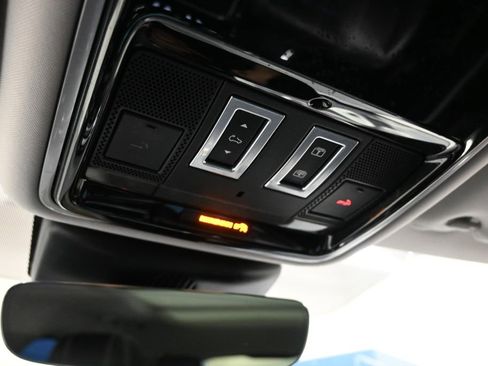 Used 2018 Land Rover Range Rover Velar S image 31