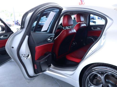 Used 2019 Alfa Romeo Giulia RWD image 30