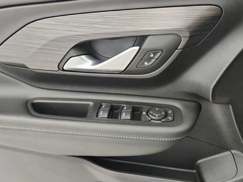 Used 2024 GMC Terrain SLE FWD image 18