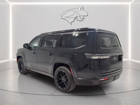 Used 2026 Jeep Grand Wagoneer Limited AWD/4WD image 4