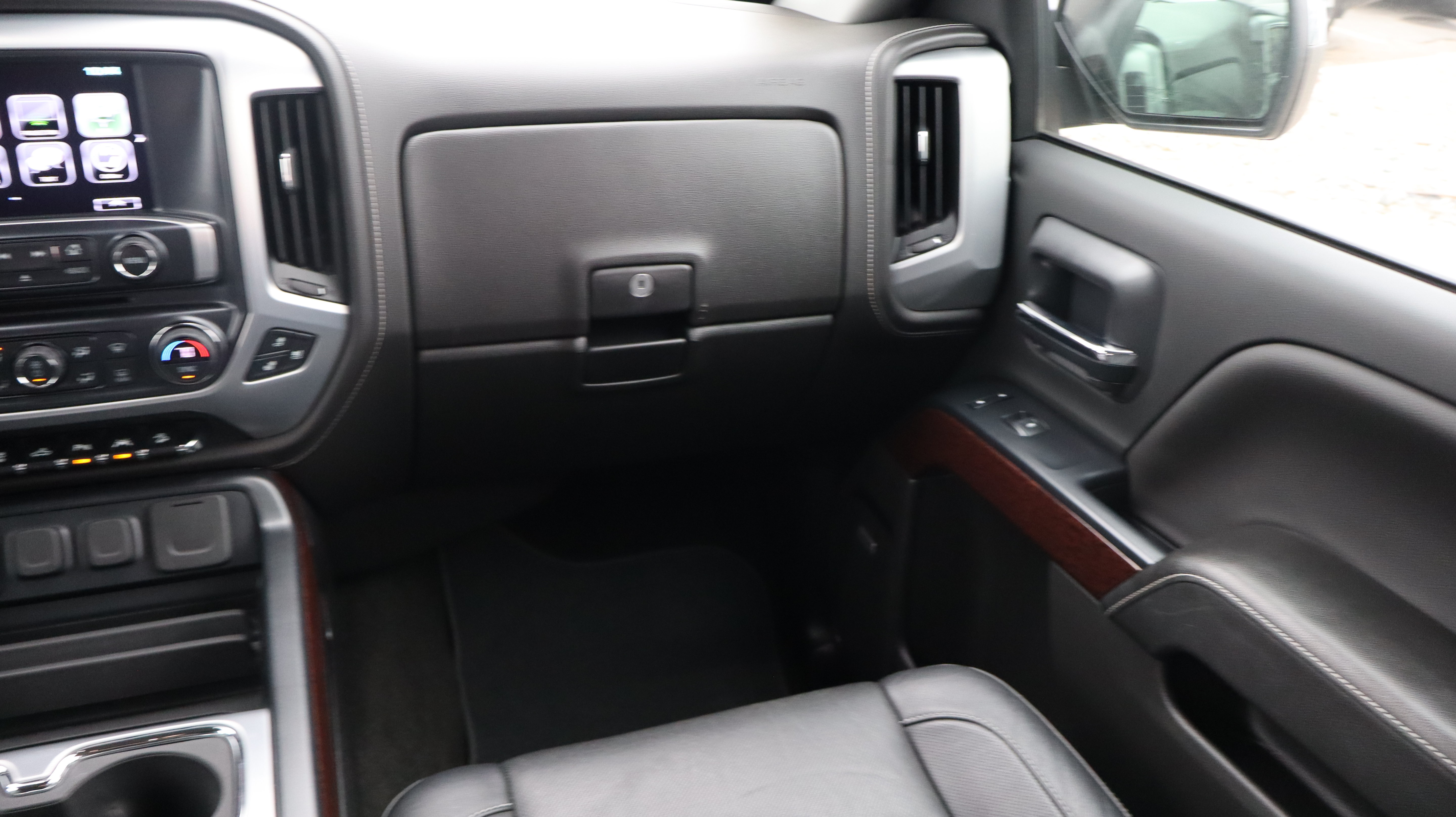 Used 2018 GMC Sierra 1500 SLT AWD/4WD image 9