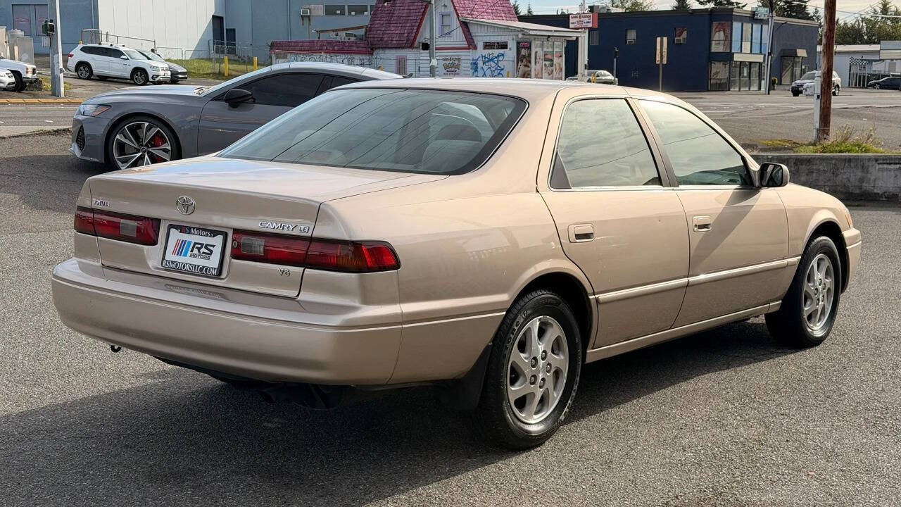 Used 1999 Toyota Camry LE w/ Value Pkg FWD image 5